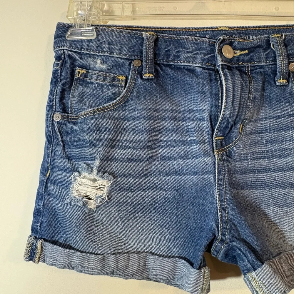 Mossimo women’s size 00/24 Boyfriend‎ Midi denim blue jean shorts distressed